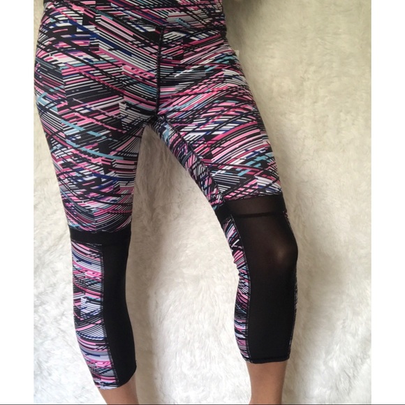 FABLETICS CROP LEGGINGS - Picture 2 of 4